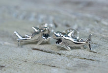 Carregar imagem no visualizador da galeria, Shark Stud Earrings

