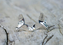 Carregar imagem no visualizador da galeria, Whale Tail Stud Earrings
